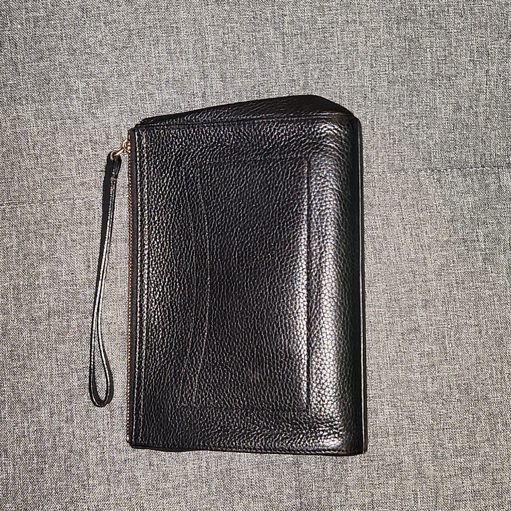 Cuyana Work Clutch